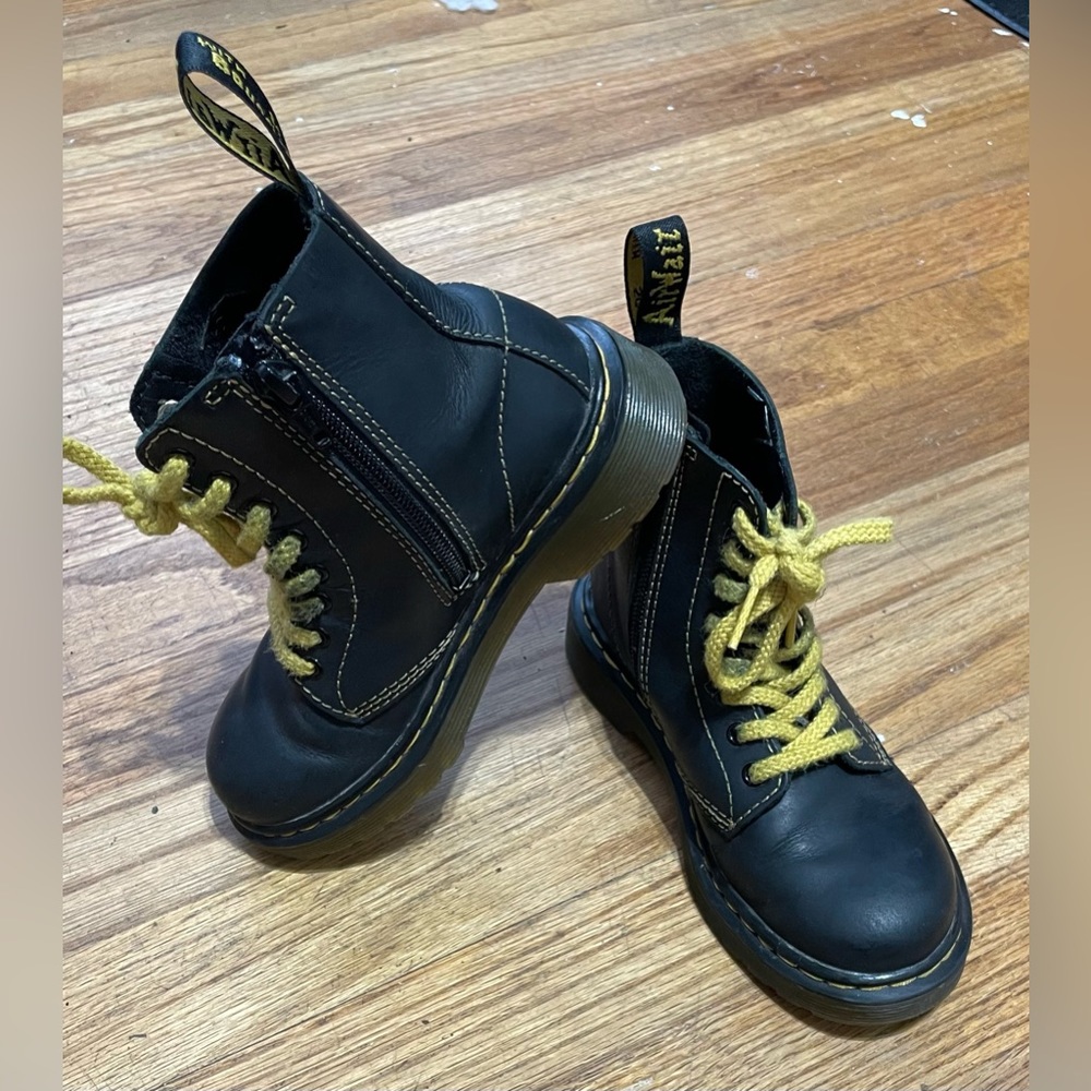1460 Pascal J Dr. Martens Boots